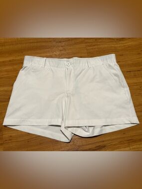 Under Armour heat gear women’s golf shorts - white, size 12